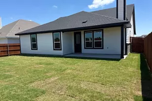 1325 Frio Dr, Springtown, TX 76082 - Photo 9
