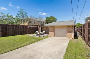630 W Neely St, Dallas, TX 75208 - Photo 23