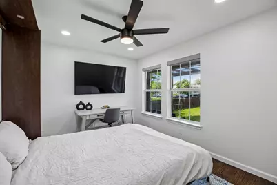 630 W Neely Street, Dallas, TX 75208 - Photo 17