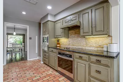 124 Cliffside Drive S, Burleson, TX 76028 - Photo 13