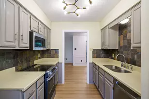 2014 Chalfont Dr, Carrollton, TX 75007 - Photo 9