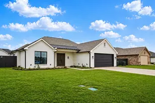 318 James St, Mabank, TX 75147 - Photo 3