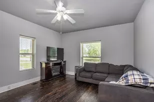 230 E Main St, Lindsay, TX 76250 - Photo 3