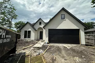338 Texana St, Van Alstyne, TX 75495 - Photo 1