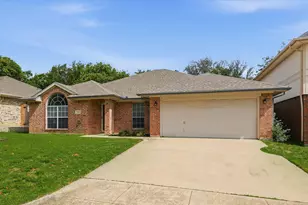 7525 Arbor Park Dr, Fort Worth, TX 76120 - Photo 5