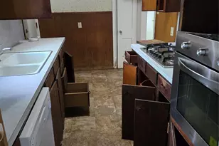 1806 N Culberson St, Gainesville, TX 76240 - Photo 5