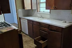 1806 N Culberson St, Gainesville, TX 76240 - Photo 7