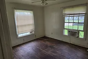 1806 N Culberson St, Gainesville, TX 76240 - Photo 11