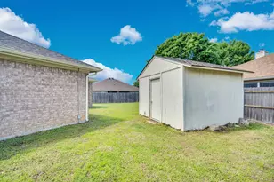 1040 Vinewood Ave, Burleson, TX 76028 - Photo 5
