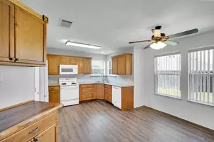 1040 Vinewood Ave, Burleson, TX 76028 - Photo 9