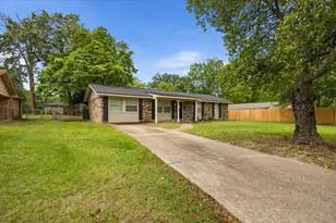 407 York St, Lindale, TX 75771 - Photo 3