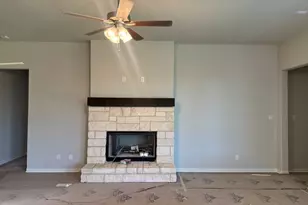 404 Guadeloupe Ln, Springtown, TX 76082 - Photo 5