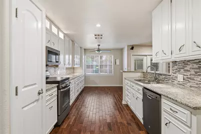 1209 Southwood Drive, Woodway, TX 76712 - Photo 9
