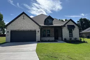 412 Guadeloupe Ln, Springtown, TX 76082 - Photo 1