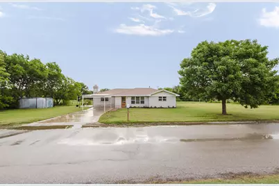 902 Fannin Street, Nocona, TX 76255 - Photo 5