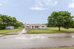 902 Fannin St, Nocona, TX 76255 - Photo 5