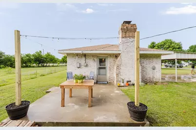 902 Fannin Street, Nocona, TX 76255 - Photo 3