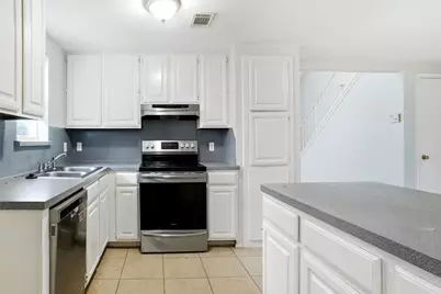 6715 Cherrytree Drive, Arlington, TX 76001 - Photo 7