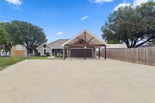 4511 Wildwood Cir, Granbury, TX 76049 - Photo 3