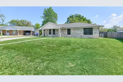 101 Sara Court, Collinsville, TX 76233 - Photo 3