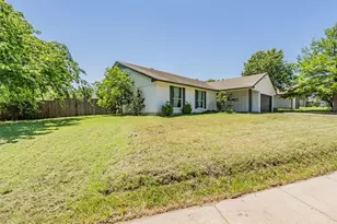 2034 Cedarwood Dr, Carrollton, TX 75007 - Photo 3