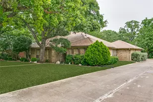 2818 N Creekwood Dr, Grapevine, TX 76051 - Photo 3