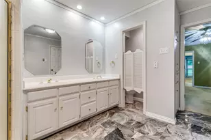 2818 N Creekwood Dr, Grapevine, TX 76051 - Photo 13
