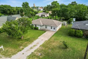 209 W Huffman St, Krum, TX 76249 - Photo 25