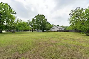 306 Owens St, Bridgeport, TX 76426 - Photo 11