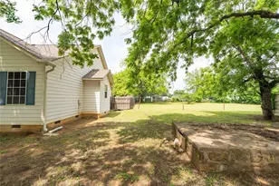306 Owens St, Bridgeport, TX 76426 - Photo 9