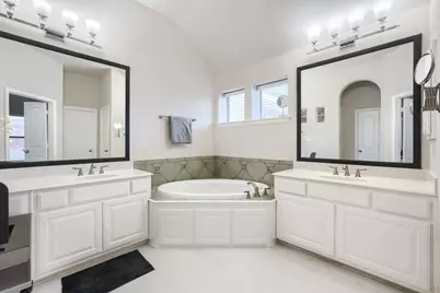 2246 Longview Road, Irving, TX 75063 - Photo 31