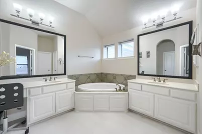 2246 Longview Road, Irving, TX 75063 - Photo 31