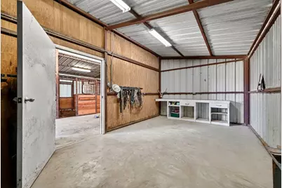 1035 Highland Road, Cleburne, TX 76033 - Photo 31