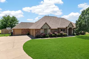 1035 Highland Rd, Cleburne, TX 76033 - Photo 1