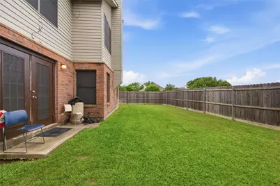 217 Sunset Oaks Drive, Fort Worth, TX 76112 - Photo 27
