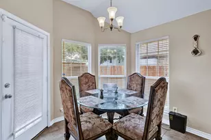 6305 Clear Pool Dr, Arlington, TX 76018 - Photo 9