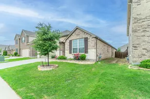 1048 Pinnacle Breeze Dr, Fort Worth, TX 76052 - Photo 3