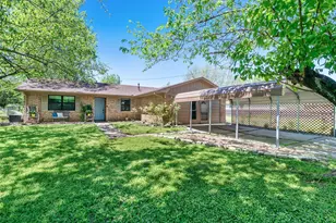 832 Cherry St, Wolfe City, TX 75496 - Photo 3