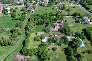 832 Cherry St, Wolfe City, TX 75496 - Photo 7