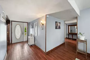 609 Columbine Ln, Grand Prairie, TX 75052 - Photo 3