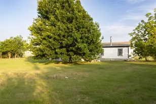 135 Paint Ct, Stephenville, TX 76401 - Photo 3