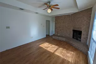212 Lanham Ct, White Settlement, TX 76108 - Photo 3