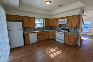 212 Lanham Ct, White Settlement, TX 76108 - Photo 5
