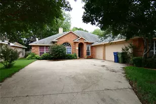 506 Baltusrol Cir, Garland, TX 75044 - Photo 3