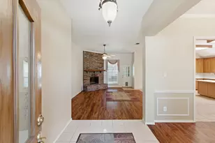 1213 Holly Hill Dr, Grand Prairie, TX 75052 - Photo 5