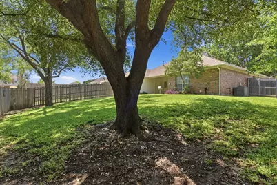 1213 Holly Hill Drive, Grand Prairie, TX 75052 - Photo 31