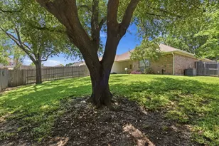 1213 Holly Hill Dr, Grand Prairie, TX 75052 - Photo 31