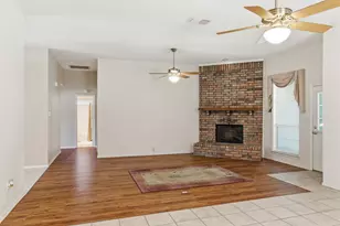 1213 Holly Hill Dr, Grand Prairie, TX 75052 - Photo 15