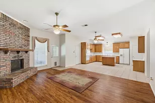 1213 Holly Hill Dr, Grand Prairie, TX 75052 - Photo 17