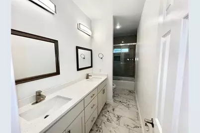 2811 Silkwood Street, Dallas, TX 75215 - Photo 13